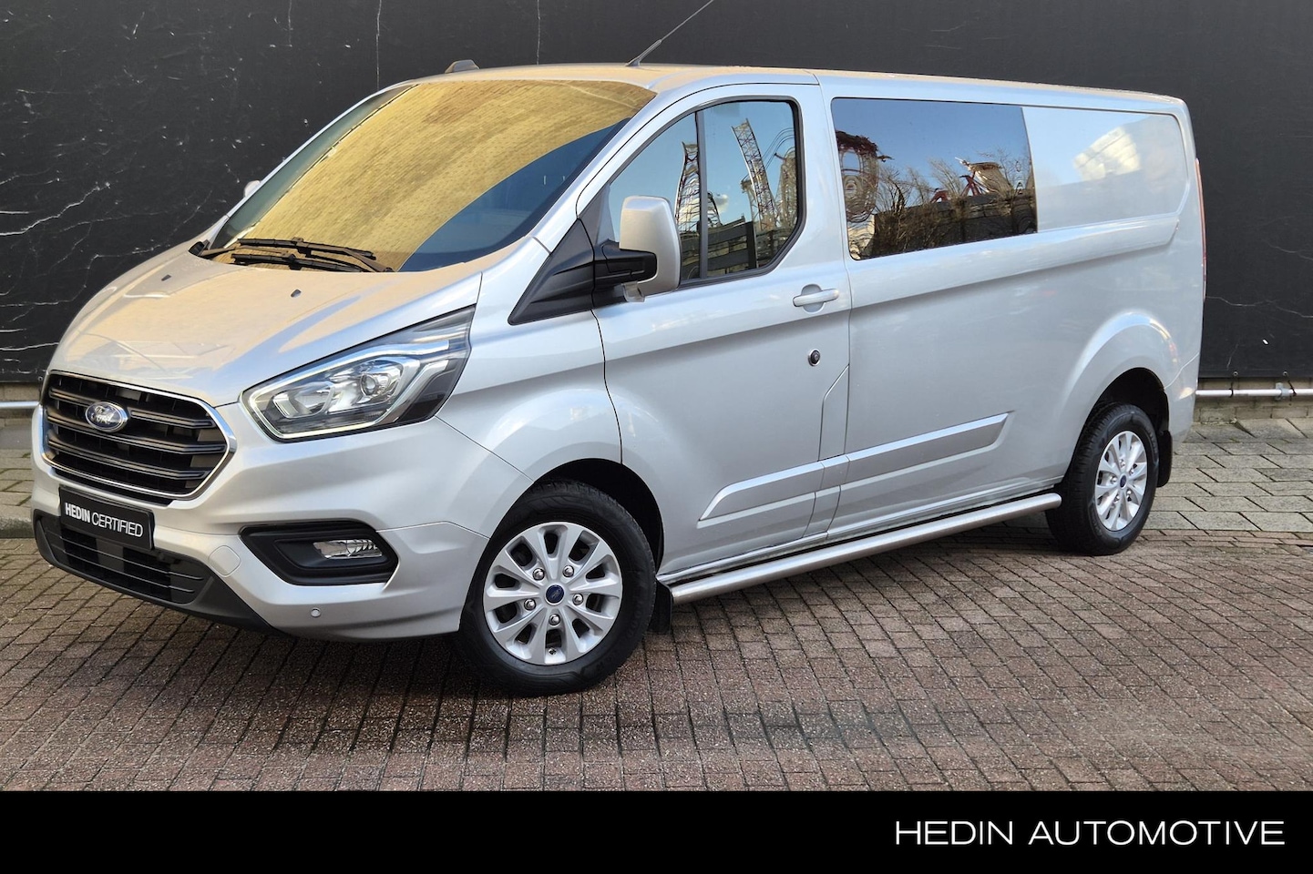 Ford Transit Custom - 300 2.0 TDCI L2H1 Limited DC | 6P | Navi | Parkeersensoren V+A | Trekhaak | Stoelverwarmin - AutoWereld.nl