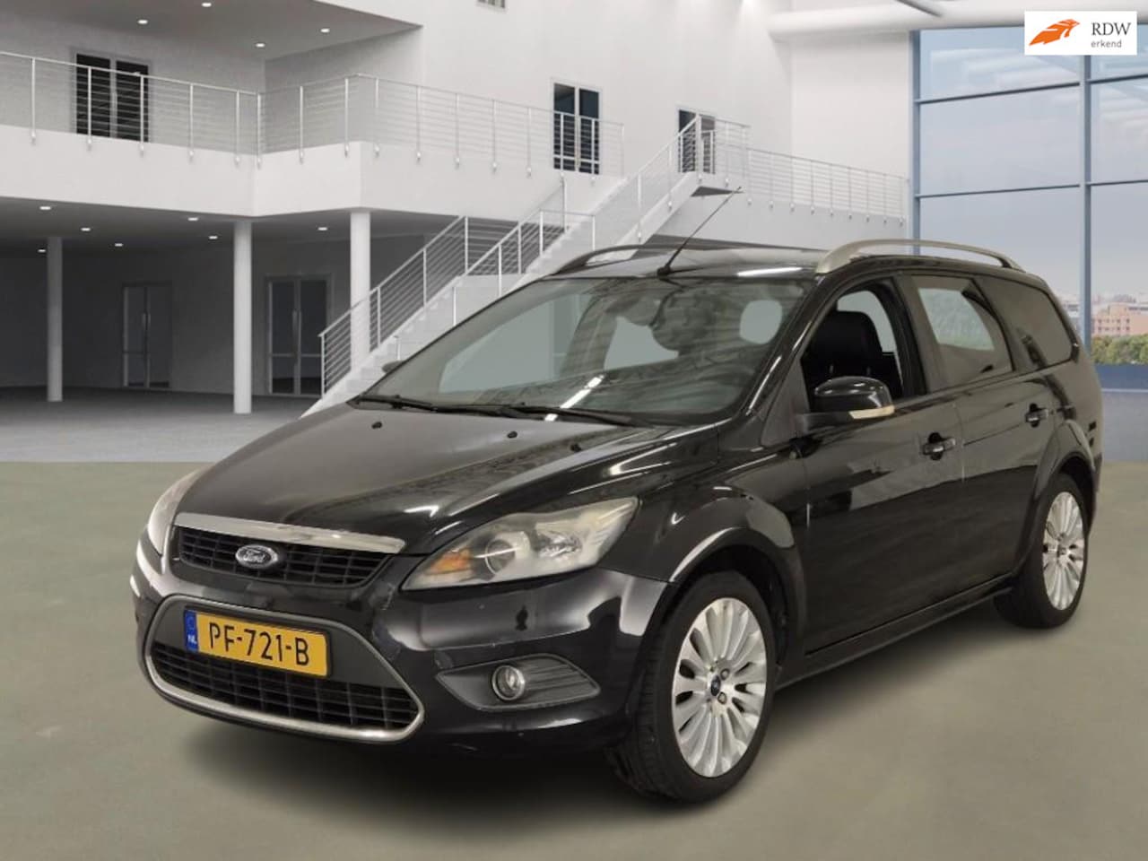 Ford Focus Wagon - 2.0 Titanium AUT NAVI PSENSOR LEDER CRUISE TREKHAAK - AutoWereld.nl