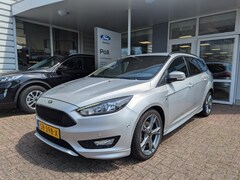 Ford Focus Wagon - 1.5 EcoBoost 150pk ST-Line Navi Camera Parking pack Voorruitverwarming 18" LM Dealeronderh