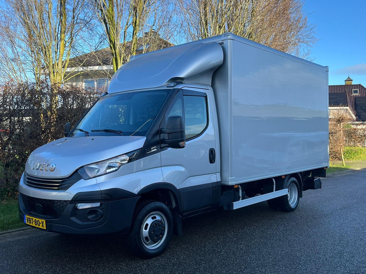 Iveco Daily - 50C21 3.0 Automaat |Luchtremmen | 6500kg trekgewicht Bakwagen + laadklep - AutoWereld.nl