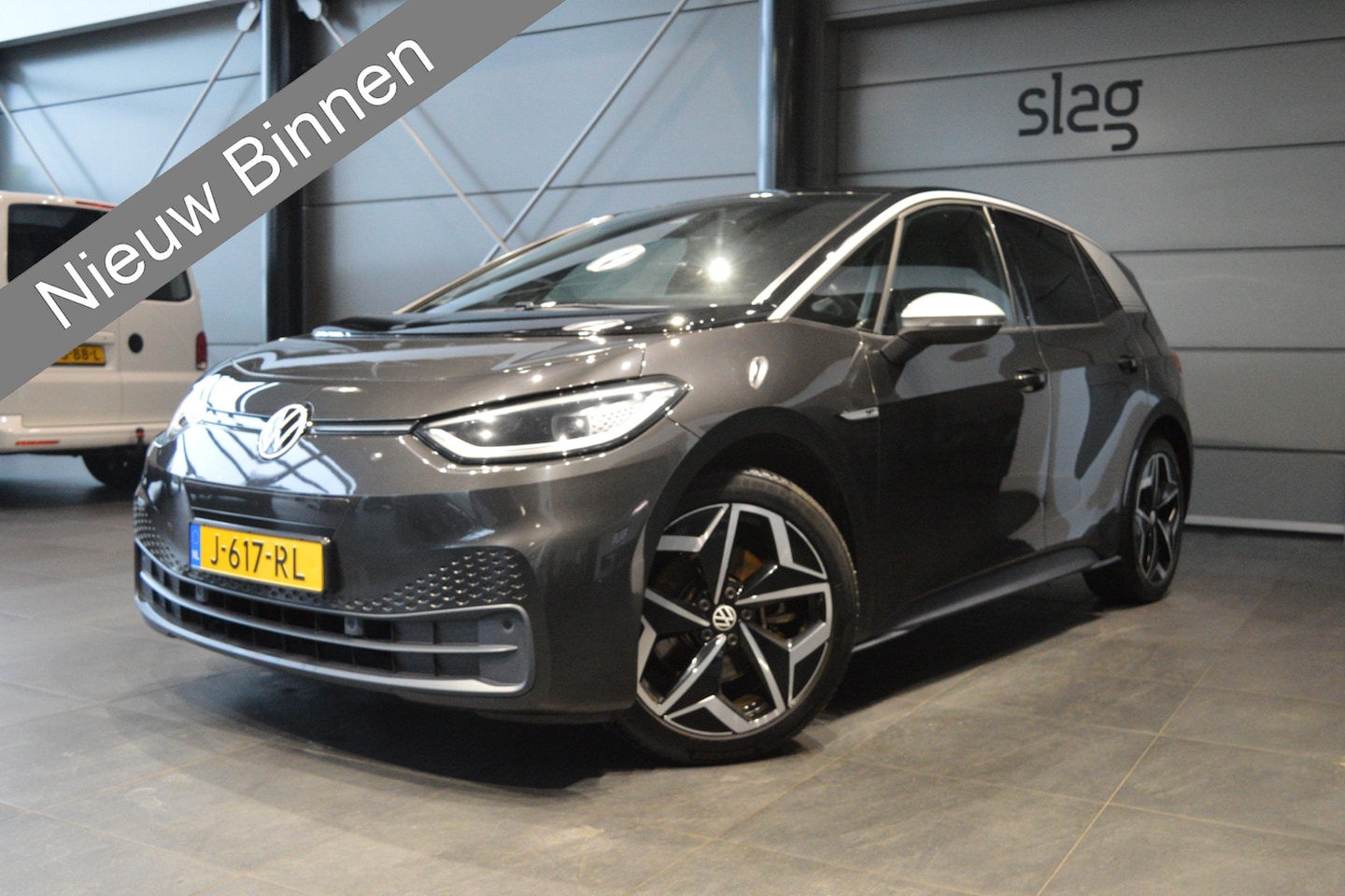 Volkswagen ID.3 - First Plus 58 kWh navi clima cruise led camera 19 inch !! - AutoWereld.nl