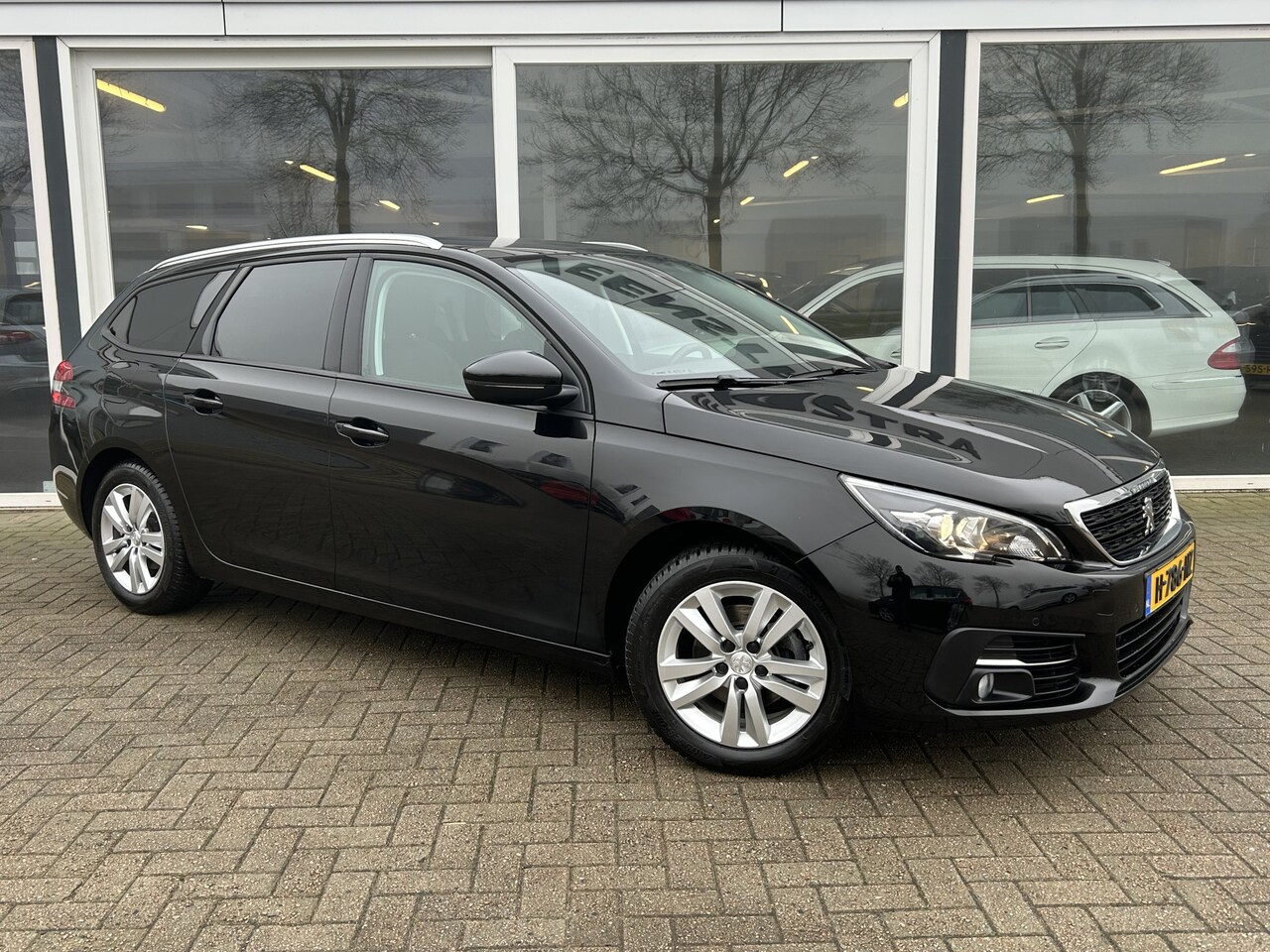 Peugeot 308 SW - 1.2 PureTech Blue Lease Executive 50% deal 6.225,- ACTIE Pano / Navi / Clima / Cruise / Te - AutoWereld.nl