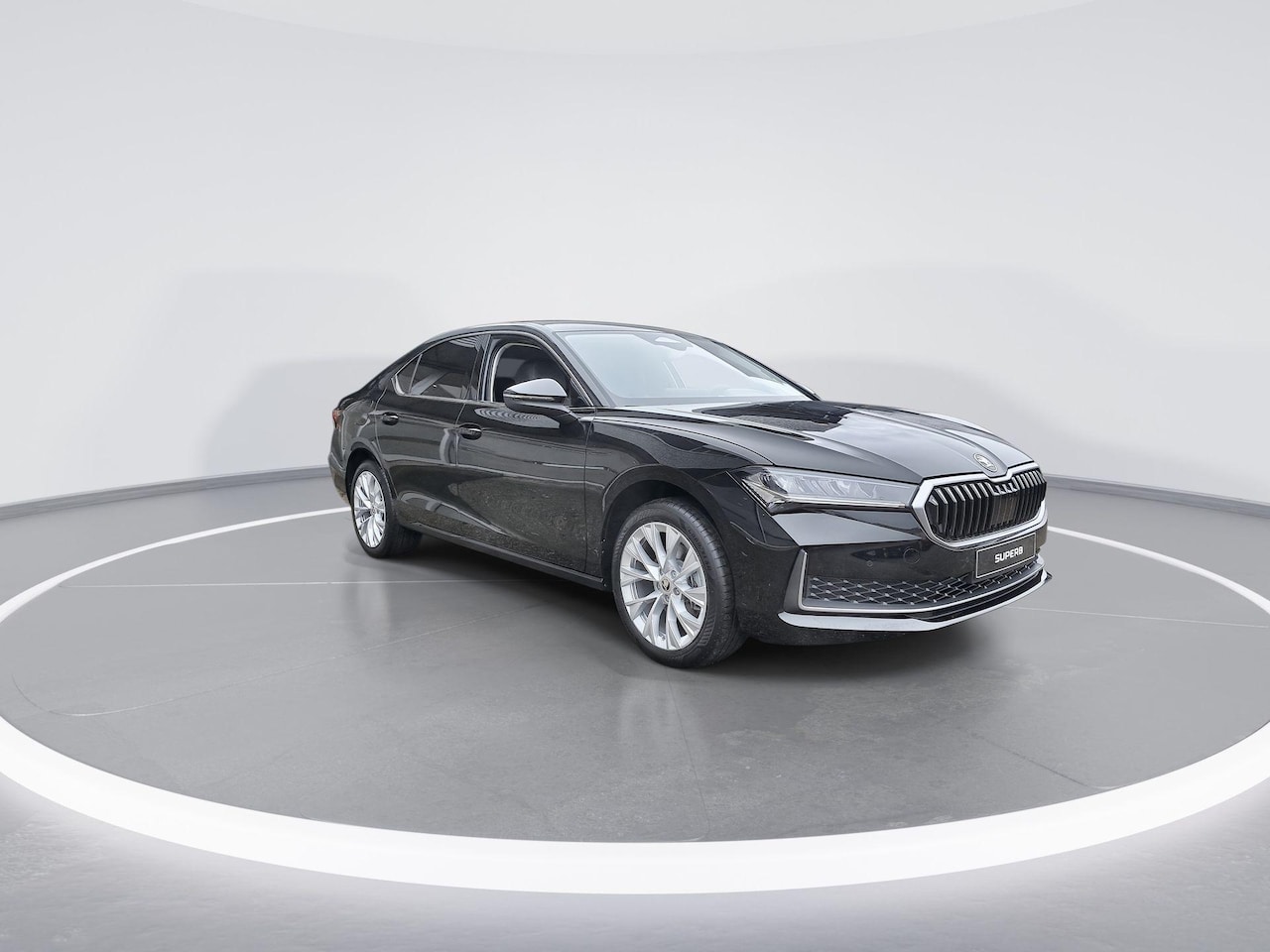 Skoda Superb - First Edition 1.5 TSI m-HEV 110 kW / 150 pk Hatchb | Chrome pakket | Trekhaak, wegklapbaar - AutoWereld.nl