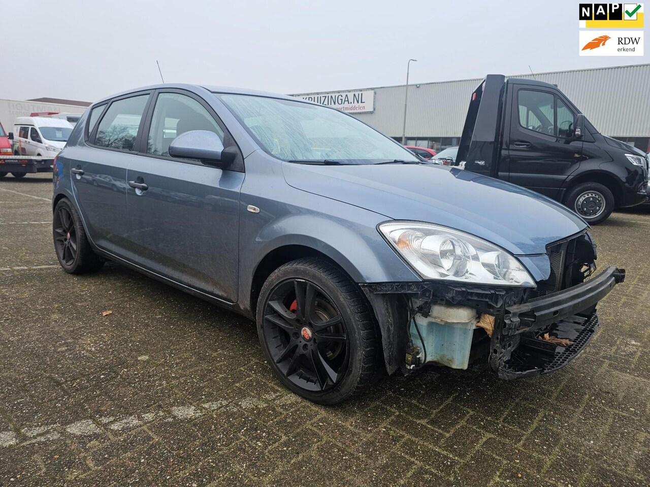 Kia Cee'd - 1.4 X-tra 1.4 X-tra (schade) - AutoWereld.nl