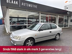 Hyundai Accent - 1.5i LS AUTOMAAT 90PK NL AUTO NAP Airco l Elek pakket l Centraal NIEUWE APK