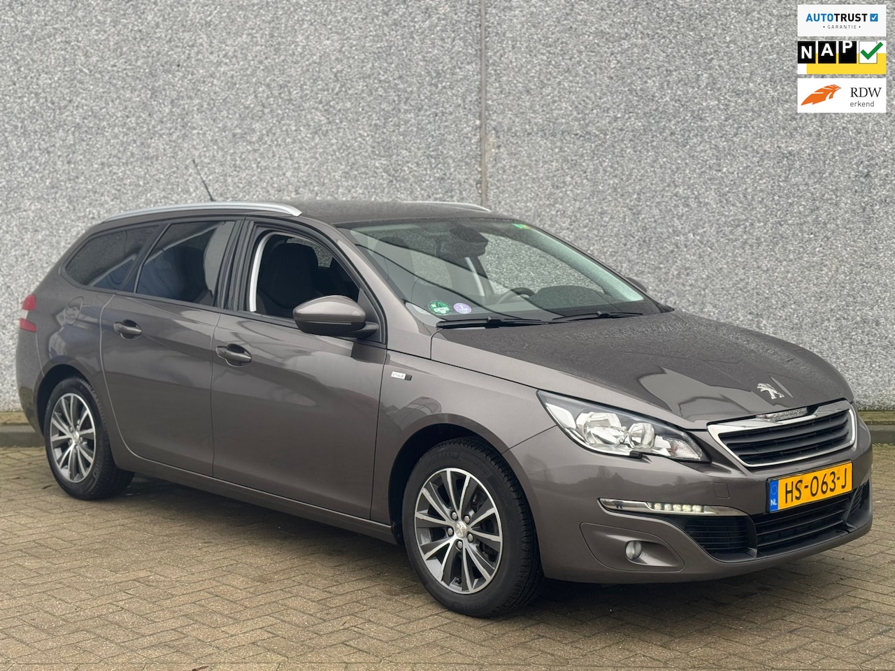 Peugeot 308 SW - 1.2 PureTech Style-DealerOnderh-D.RiemVervangen-NAP - AutoWereld.nl