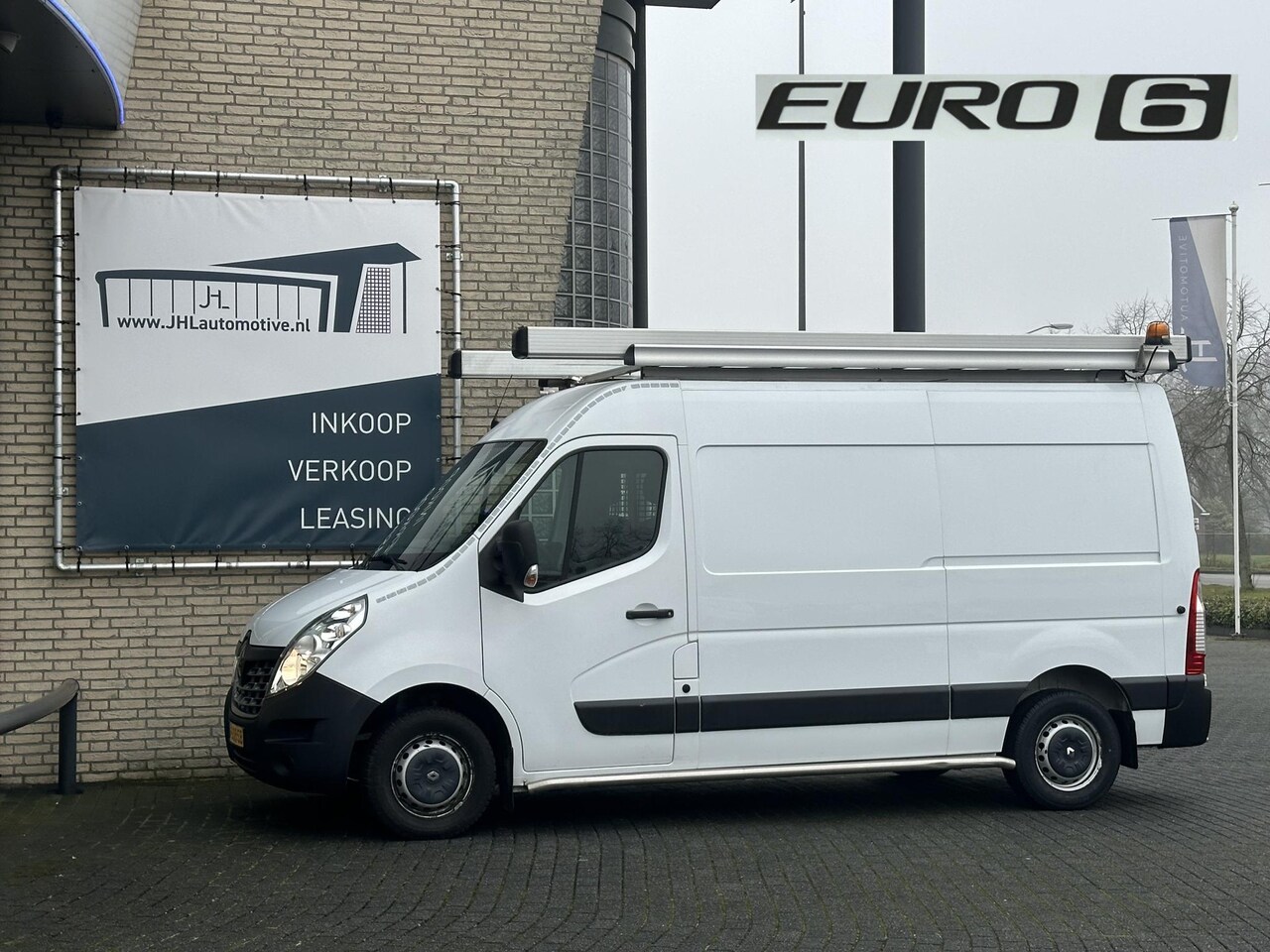 Renault Master - T35 2.3 dCi L2H2*INRICHTING*OMVORMER*HAAK*A/C* - AutoWereld.nl