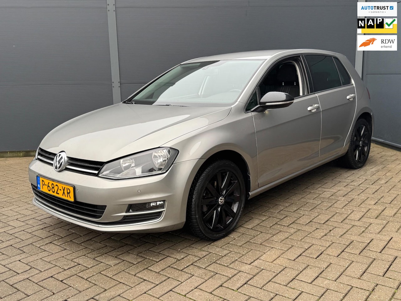 Volkswagen Golf - 1.2 TSI Facelift / Pdc / Trekhaak - AutoWereld.nl