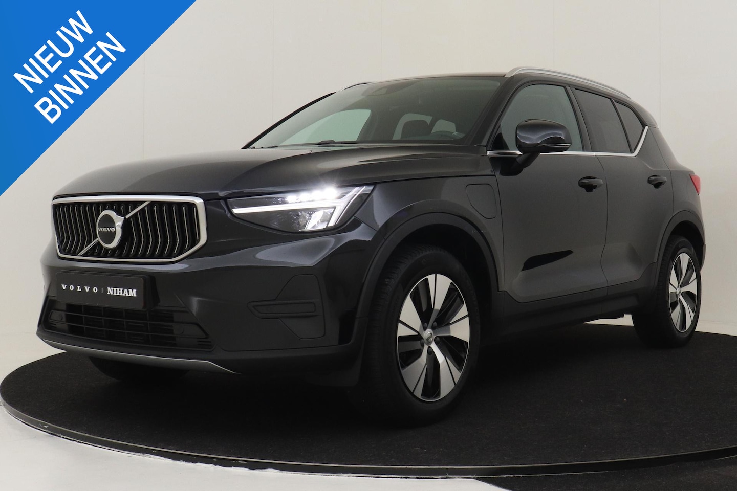 Volvo XC40 - T4 RECHARGE ESSENTIAL BRIGHT -CRUISE|VERW.VOORSTOELEN|PARK-ASSIST|CARPLAY|PRIVACY.GLAS - AutoWereld.nl