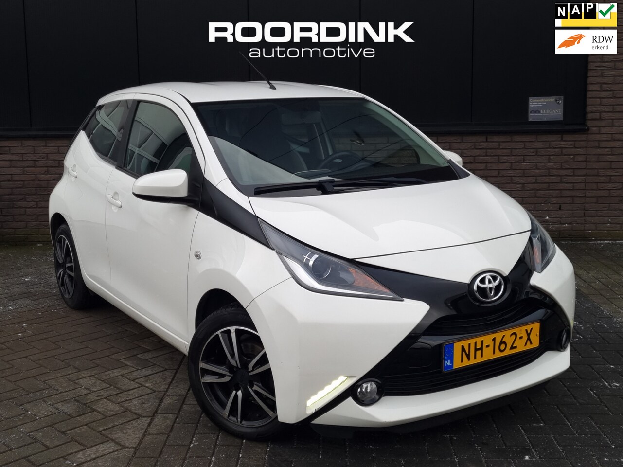 Toyota Aygo - Bluetooth|Camera|5-deurs|Trekhaak - AutoWereld.nl