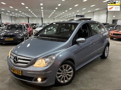 Mercedes-Benz B-klasse - B-Klasse / PANORAMADAK / AUTOMAAT / LEDER