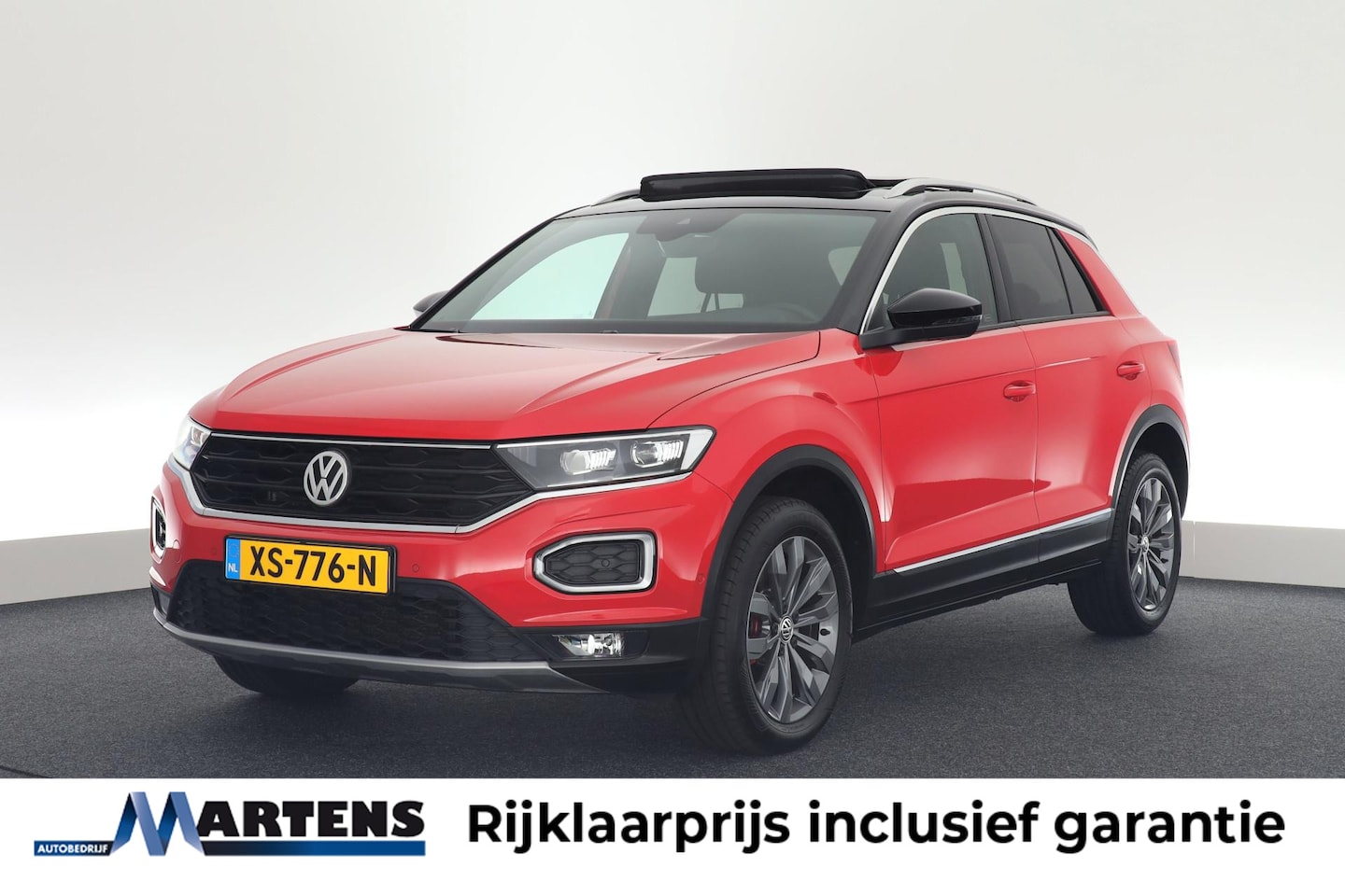 Volkswagen T-Roc - 1.5 TSI 150pk DSG Sport Trekhaak Camera Panoramadak Led Stoelverwarming Navigatie - AutoWereld.nl