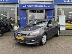 Opel Astra - 1.4 Turbo Blitz Navigatie PDC Trekhaak All Season banden info: M. Safari 0492588976