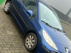 Peugeot 207 - 1.4-16V Color-line