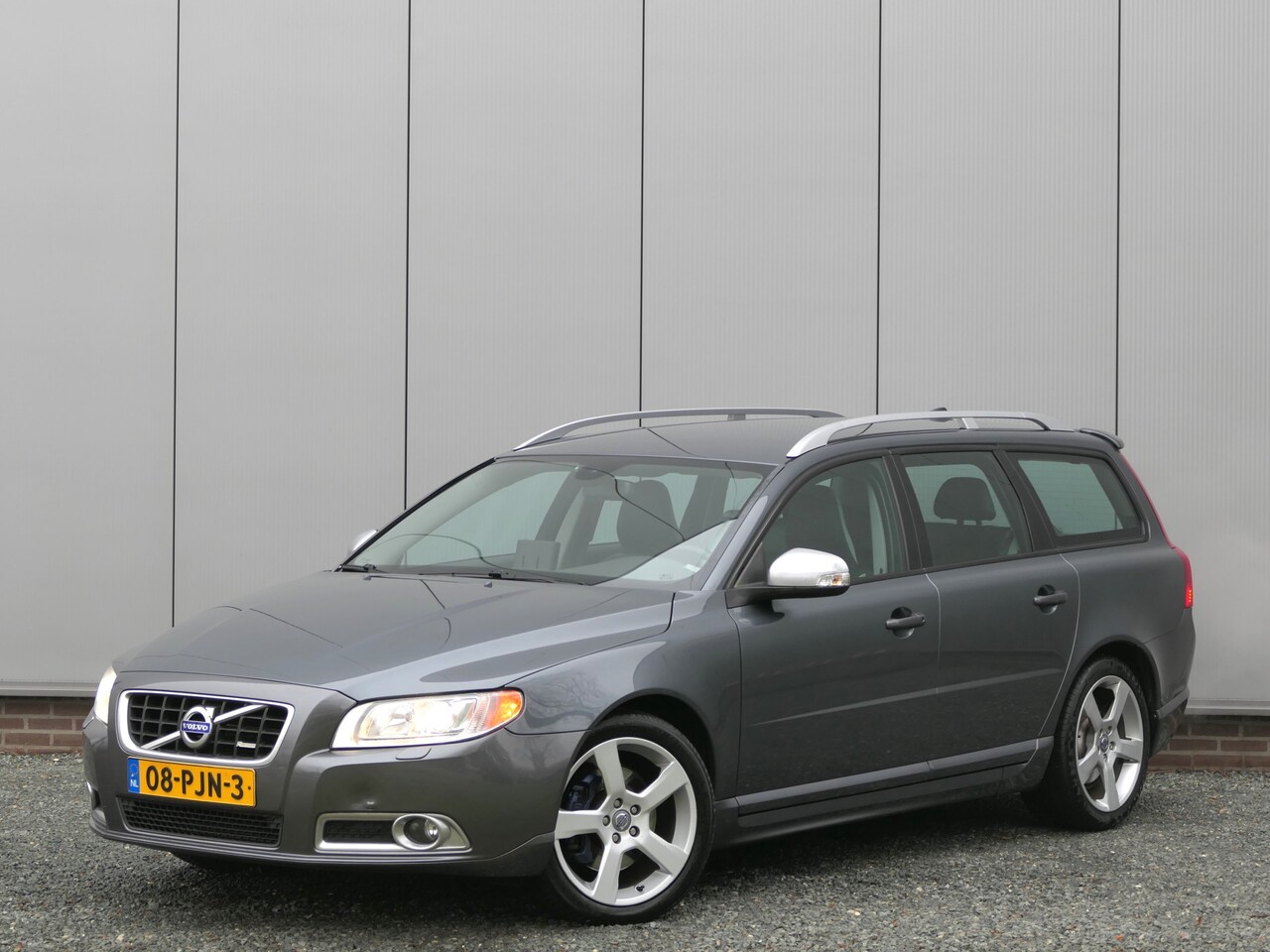 Volvo V70 - 2.0T AUT R-Edition Leer / Xenon / Trekhaak / Navi - AutoWereld.nl