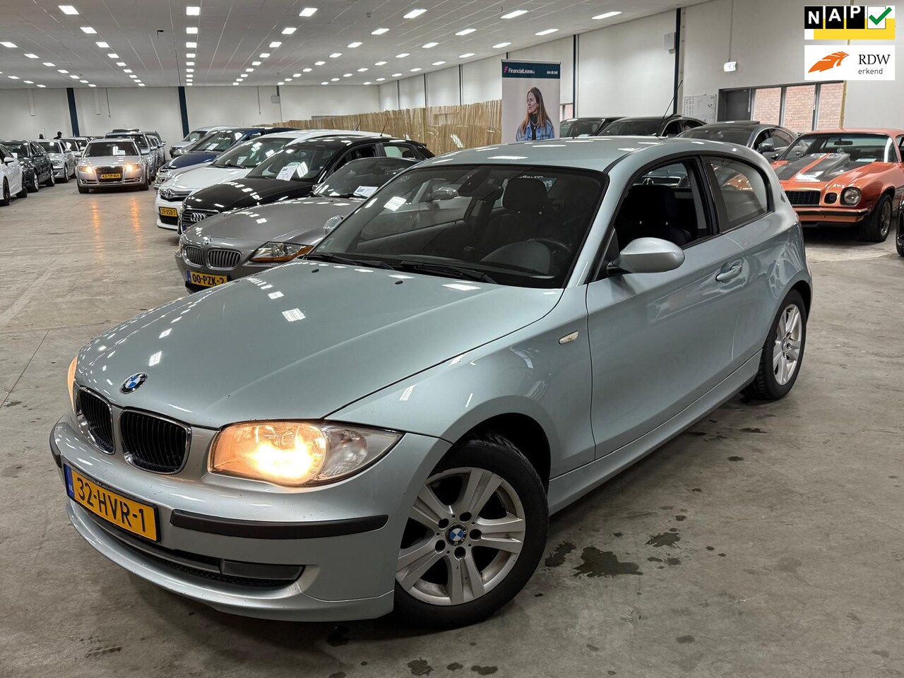 BMW 1-serie - 116i Business Line / NETTE AUTO / SET WINTERBANDEN - AutoWereld.nl