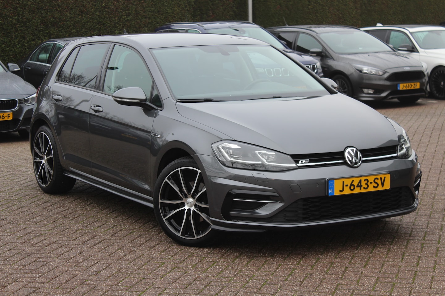 Volkswagen Golf - 1.5 TSI Highline R-line / Trekhaak / Apple CarPlay / Parkeerhulp V+A / LED Koplampen / 17' - AutoWereld.nl