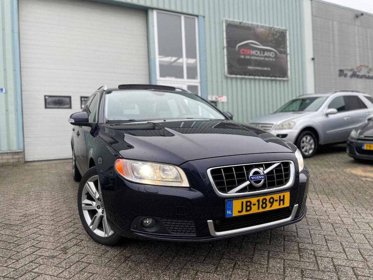 Volvo V70 - 2.4 D5 Summum (bj 2011) 205PK|AUT|LEER|XENON|SDAK|VOL - AutoWereld.nl