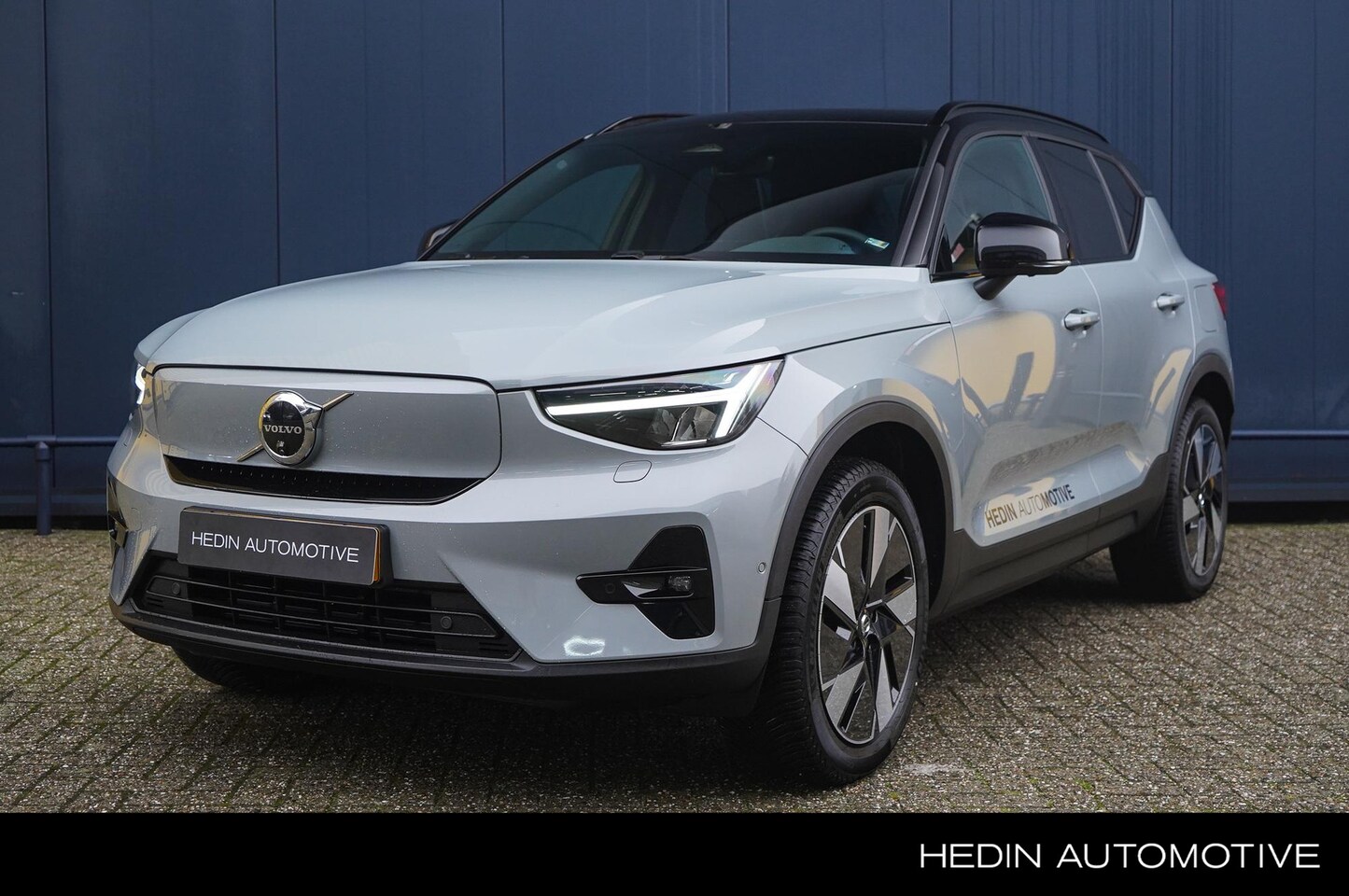 Volvo XC40 - Single Motor Extended Range Ultimate | Nubuck bekleding | All season banden | Park Assist - AutoWereld.nl