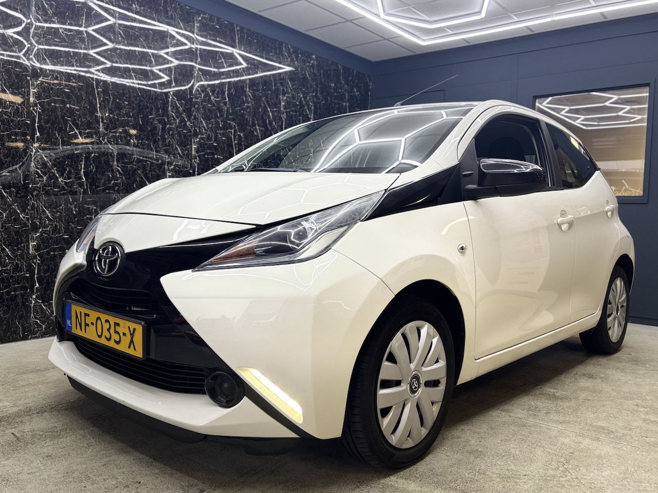 Toyota Aygo - 1.0 VVT-i x-play 1.0 VVT-i x-play - AutoWereld.nl