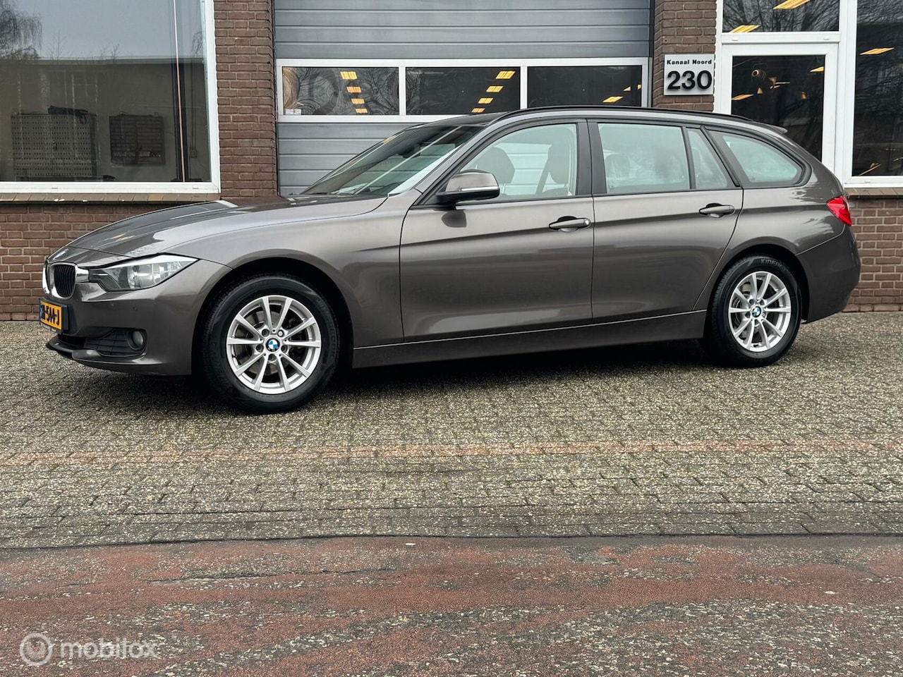 BMW 3-serie Touring - 318d EXE AIRCO/NAVIGATIE/CRUISE/PDC - AutoWereld.nl