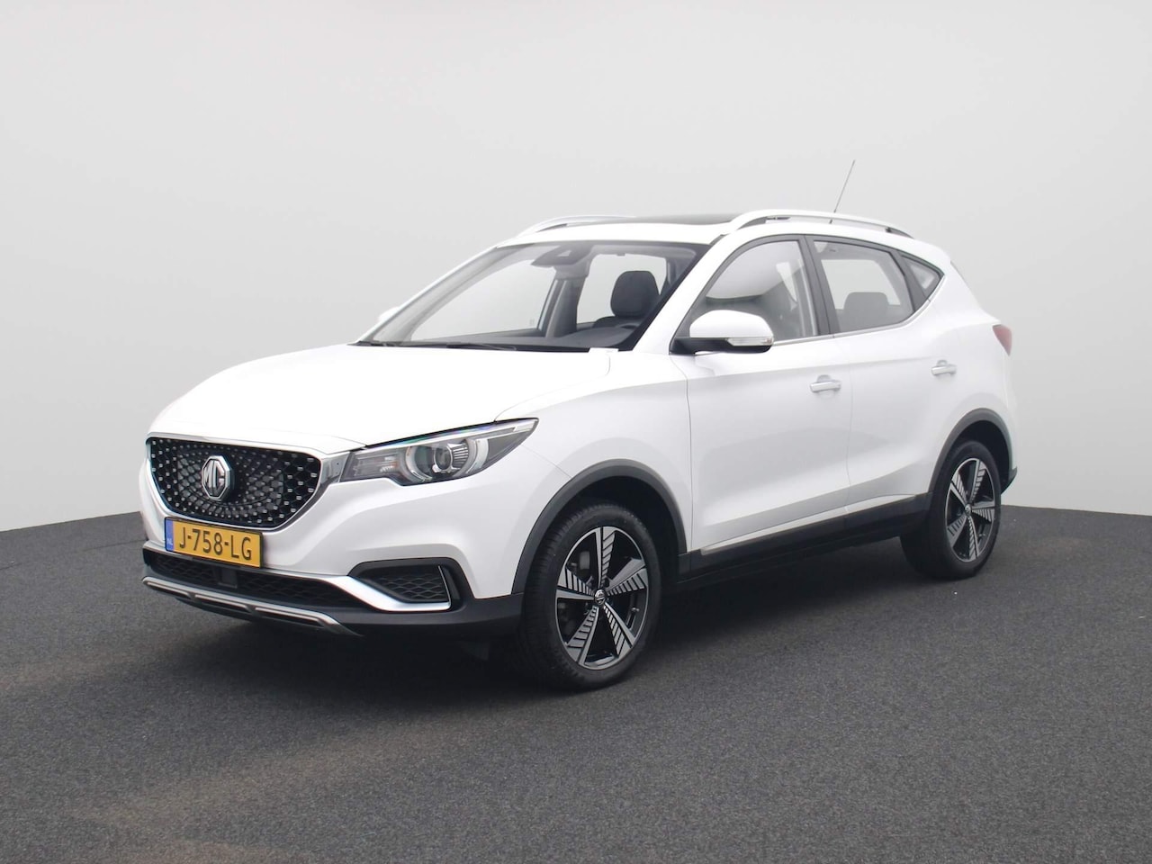 MG ZS - EV Luxury 45 kWh | Leder | Navi | Panoramadak | Camera | Apple CarPlay | Adaptive Cruise C - AutoWereld.nl