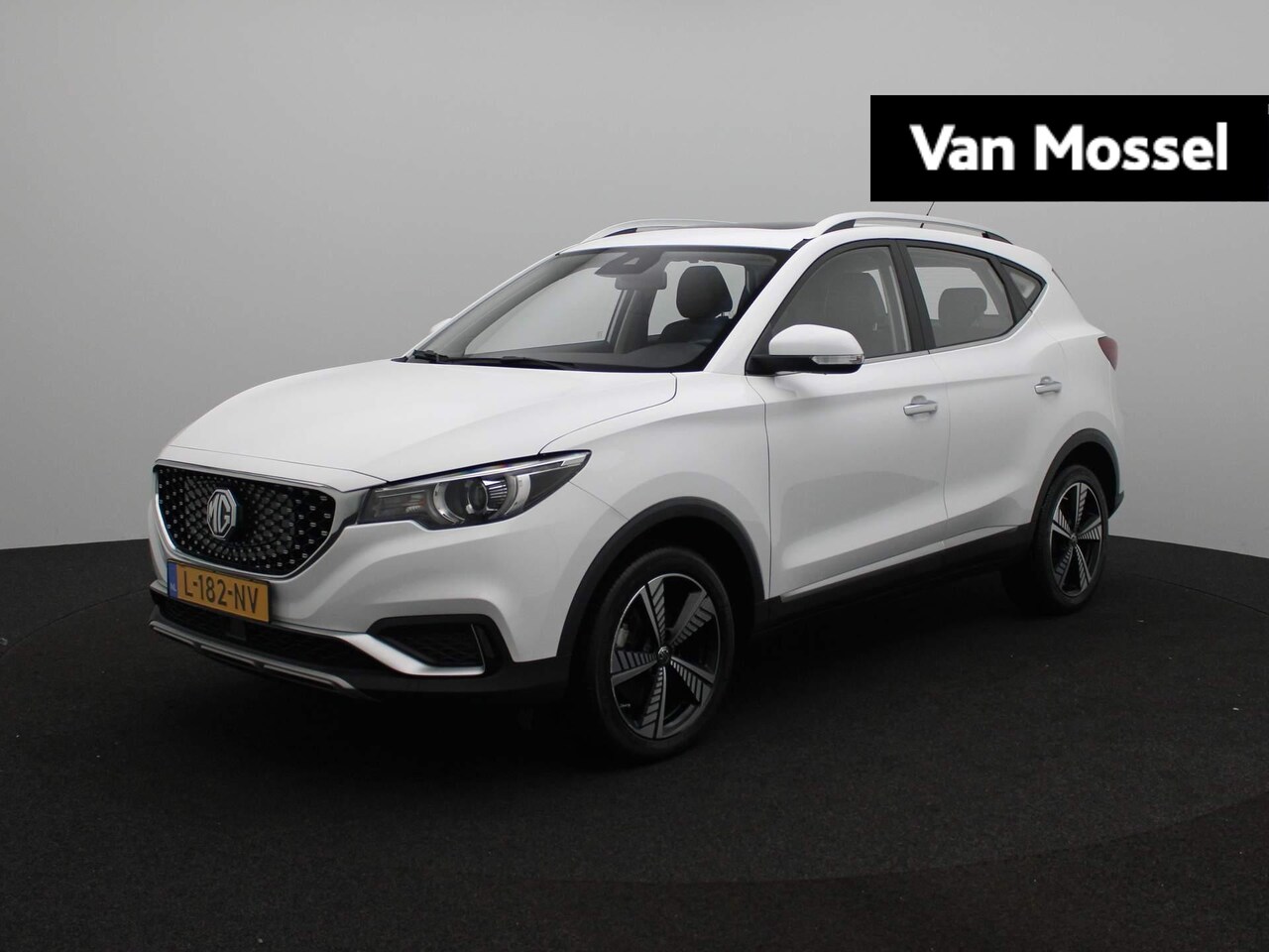 MG ZS - EV Luxury 45 kWh | PANORAMADAK | LEDER | ACHTERUITRIJCAMERA | PARKEERSENSOREN | ADAPTIVE C - AutoWereld.nl