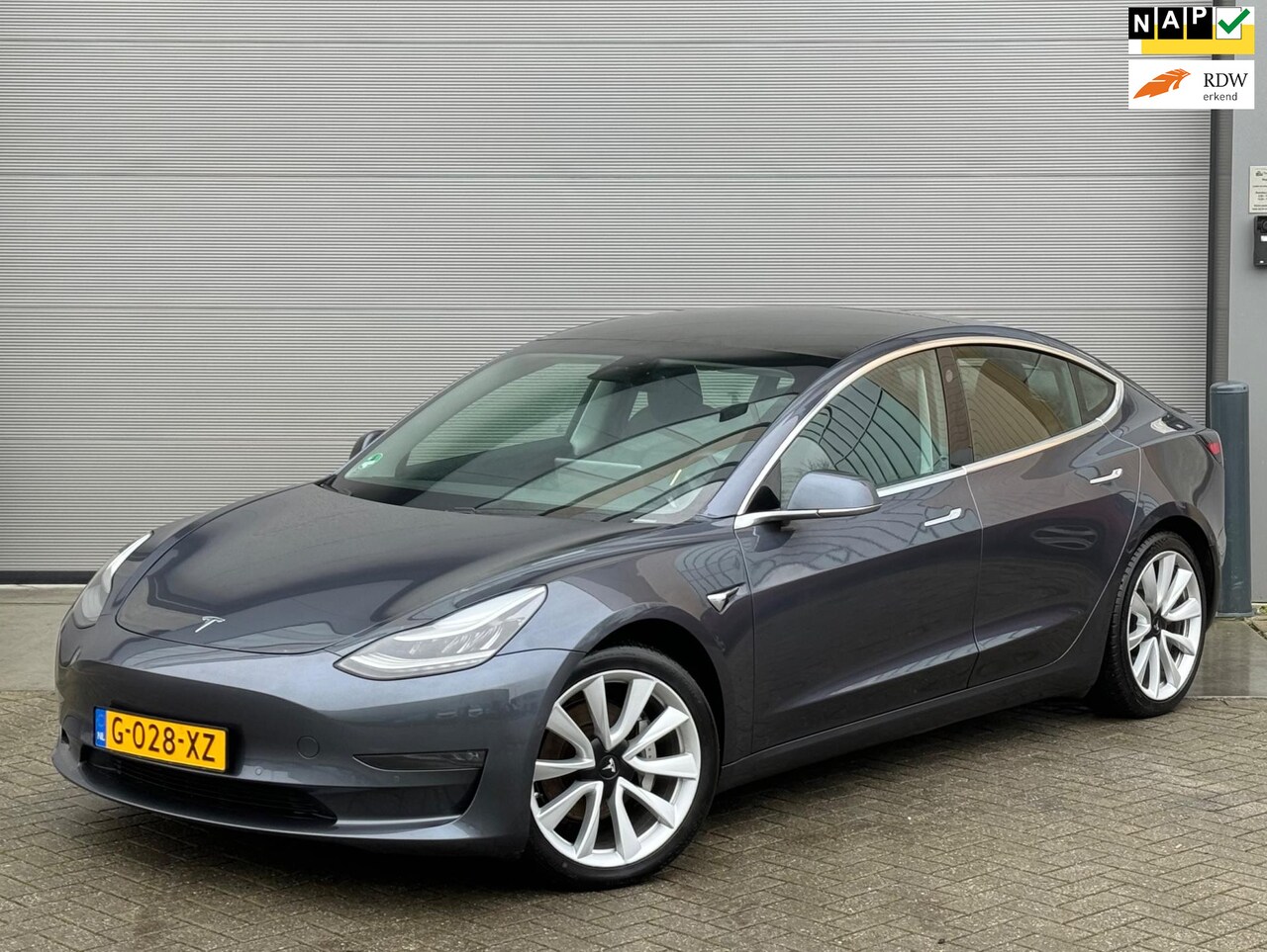 Tesla Model 3 - Long Range RWD Long Range AWD 75 kWh Grijs 19"|AUTOPILOT|NAP - AutoWereld.nl