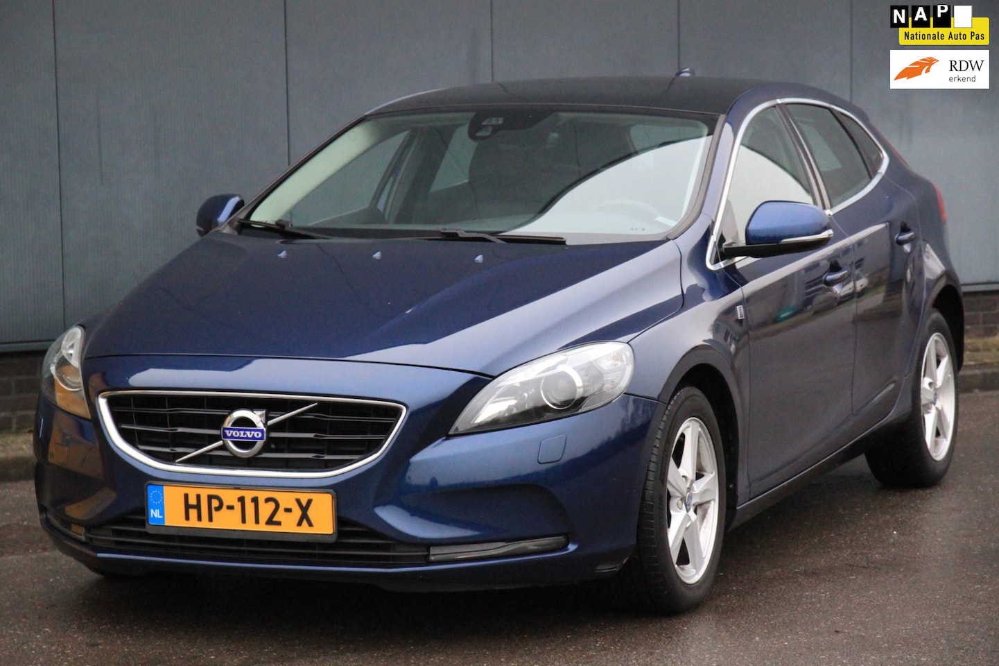 Volvo V40 - 2.0 D2 Ocean Race Business Panorama/Xenon/Camera/Leer/Parkeersensor/Stoelverwarming - AutoWereld.nl