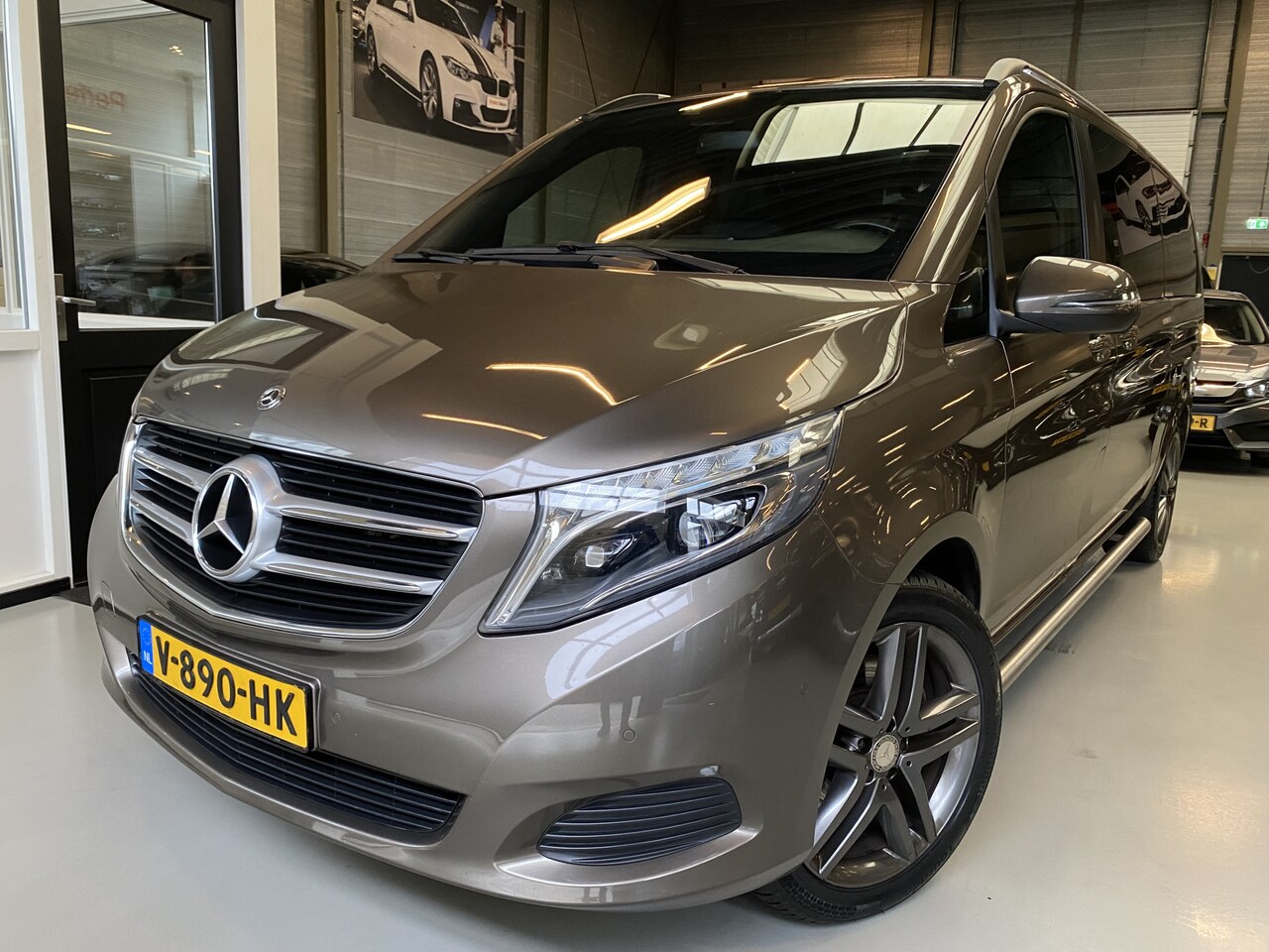 Mercedes-Benz V-klasse - 220d Extra Lang DC Avantgarde 19inch, Airco, Navi, Luchtvering - AutoWereld.nl