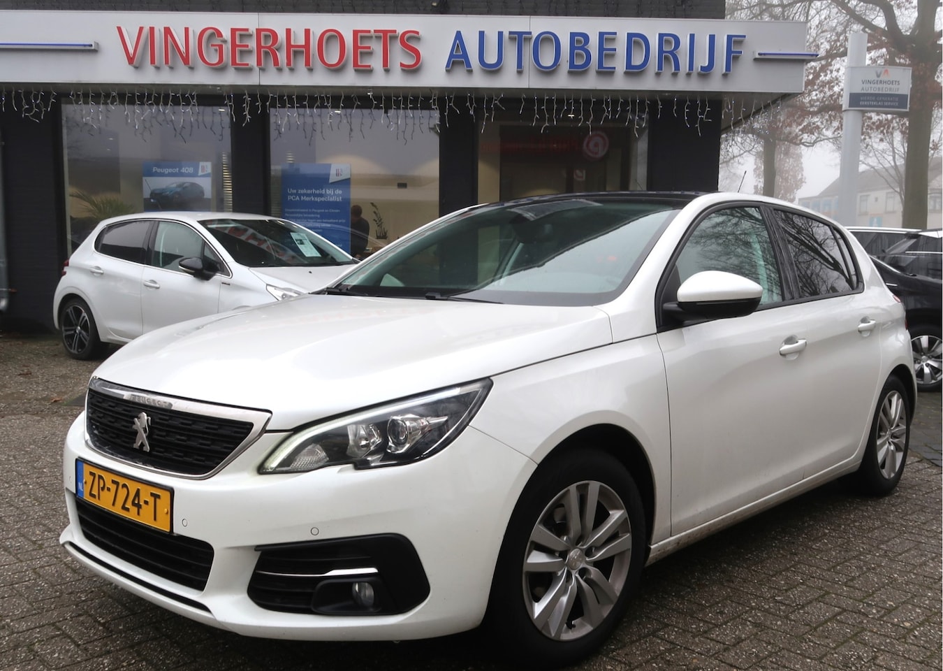 Peugeot 308 - 110 Pk Benzine 5-Deurs Luxe Uitvoering * Navigatie * Trekhaak * Panoramadak * Vier Seizoen - AutoWereld.nl