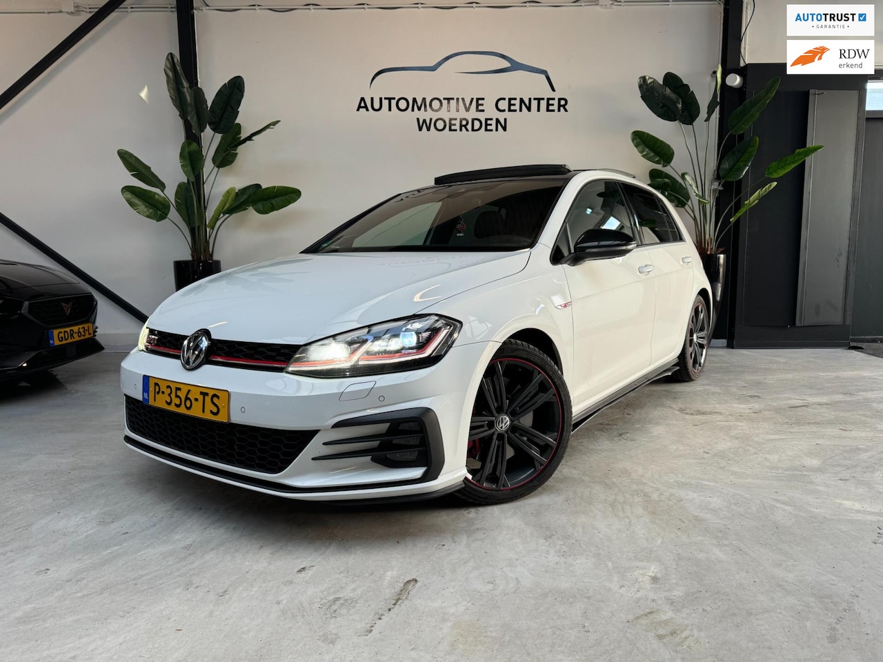 Volkswagen Golf - 2.0 TSI GTI Performance PANO CAMERA LED '18 - AutoWereld.nl