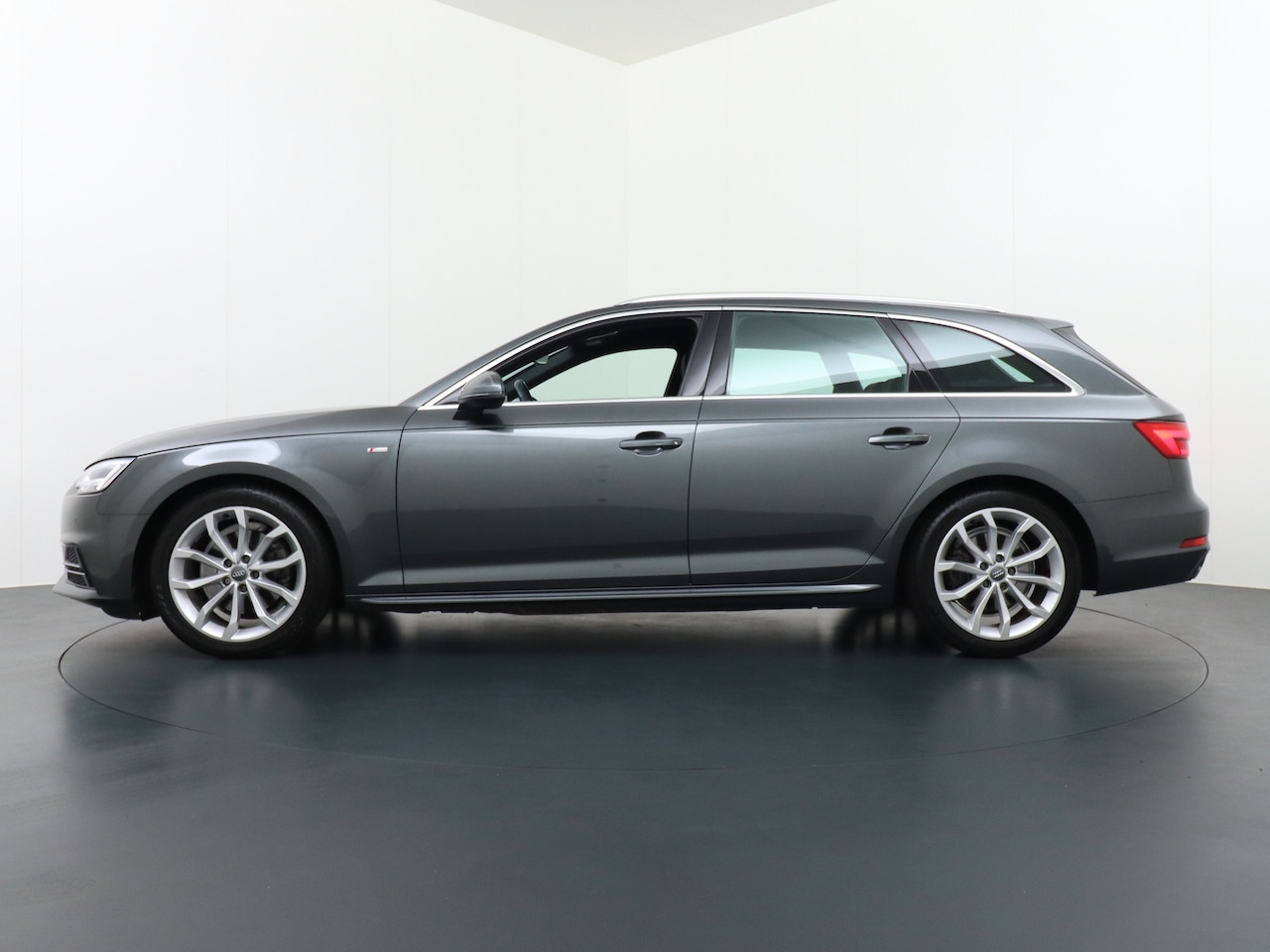 Audi A4 Avant - 2.0T 191pk AUT-7 Sport-Pack S-Line int+ext. Pro-Line Navi-MMI PDC-a+v Connectivity E-call - AutoWereld.nl