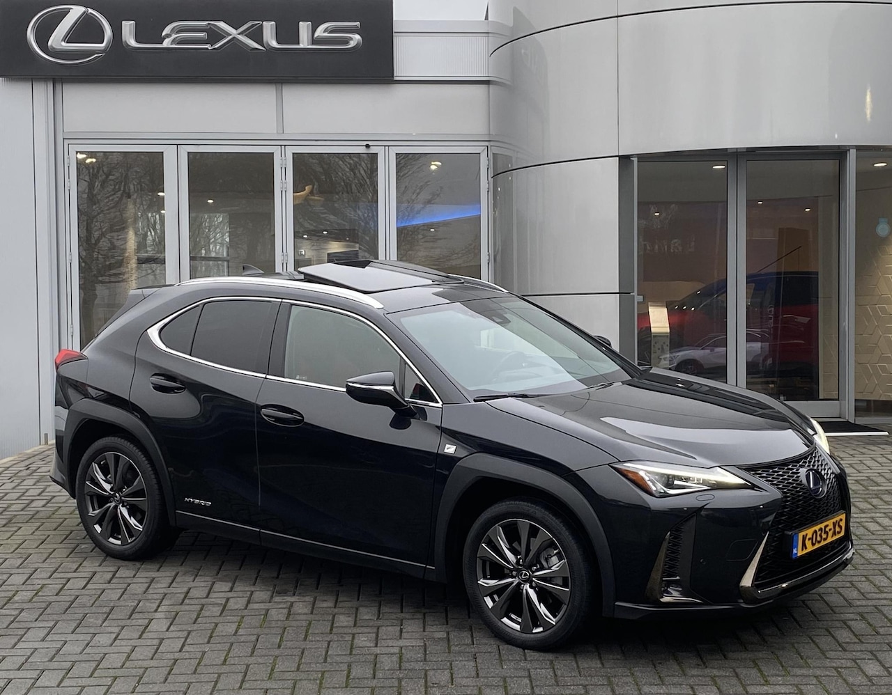 Lexus UX - 250h F Sport Line NL-AUTO SCHUIFDAK EL-STOELEN STOELVERW NAV CARPLAY BLIND-SPOT KEYLESS - AutoWereld.nl