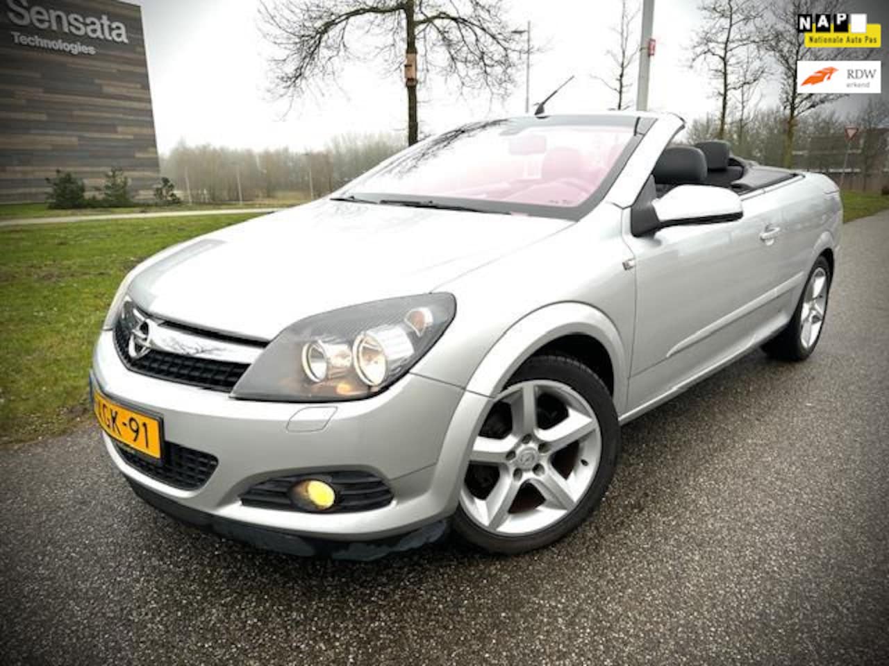 Opel Astra TwinTop - 1.6 Cabrio, Leer, Hardtop, stoelverwarming - AutoWereld.nl