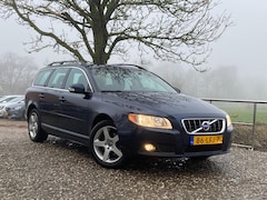 Volvo V70 - 2.0T Momentum | Dealer onderhoud | Leer + Navi + Stoelverw. nu €7.975,