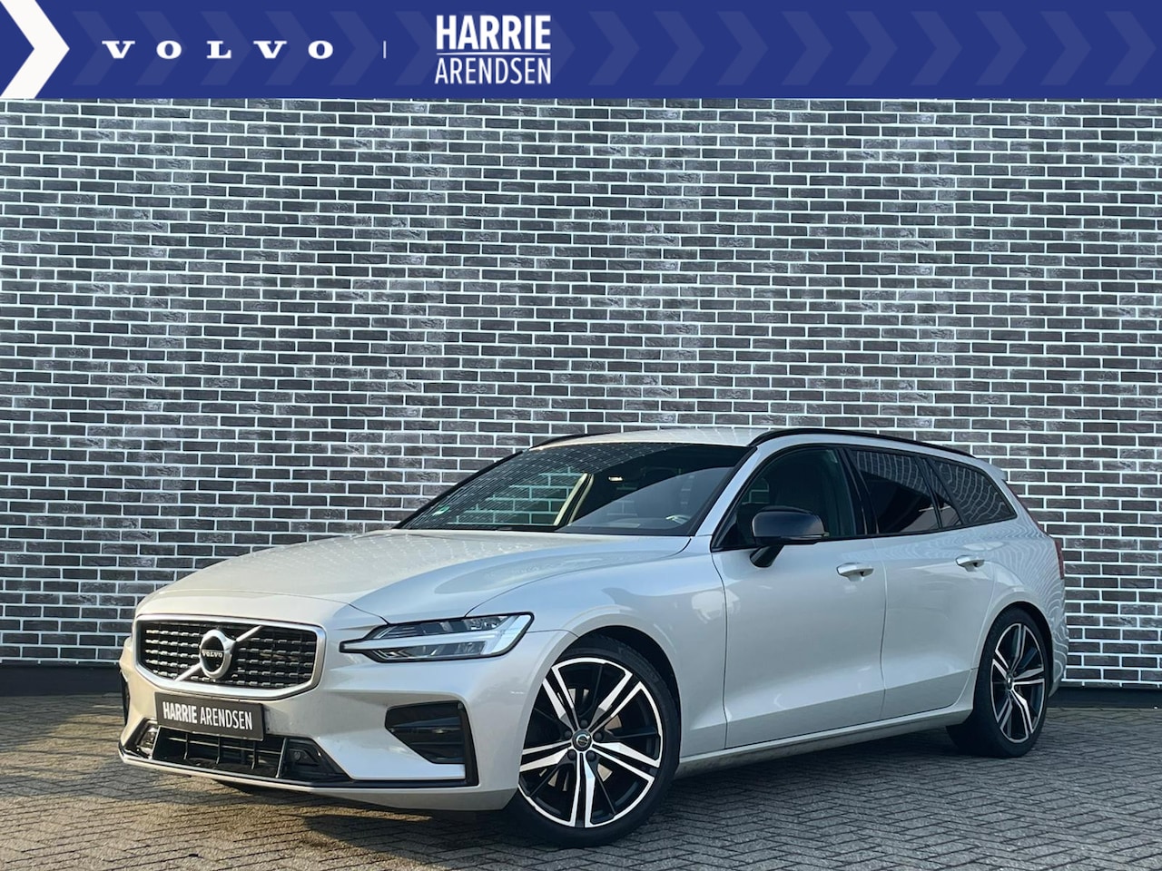 Volvo V60 - 2.0 T4 R-Design | Achteruitrijcamera | Stoelverwarming | Trekhaak | Sportstoelen | 19 inch - AutoWereld.nl