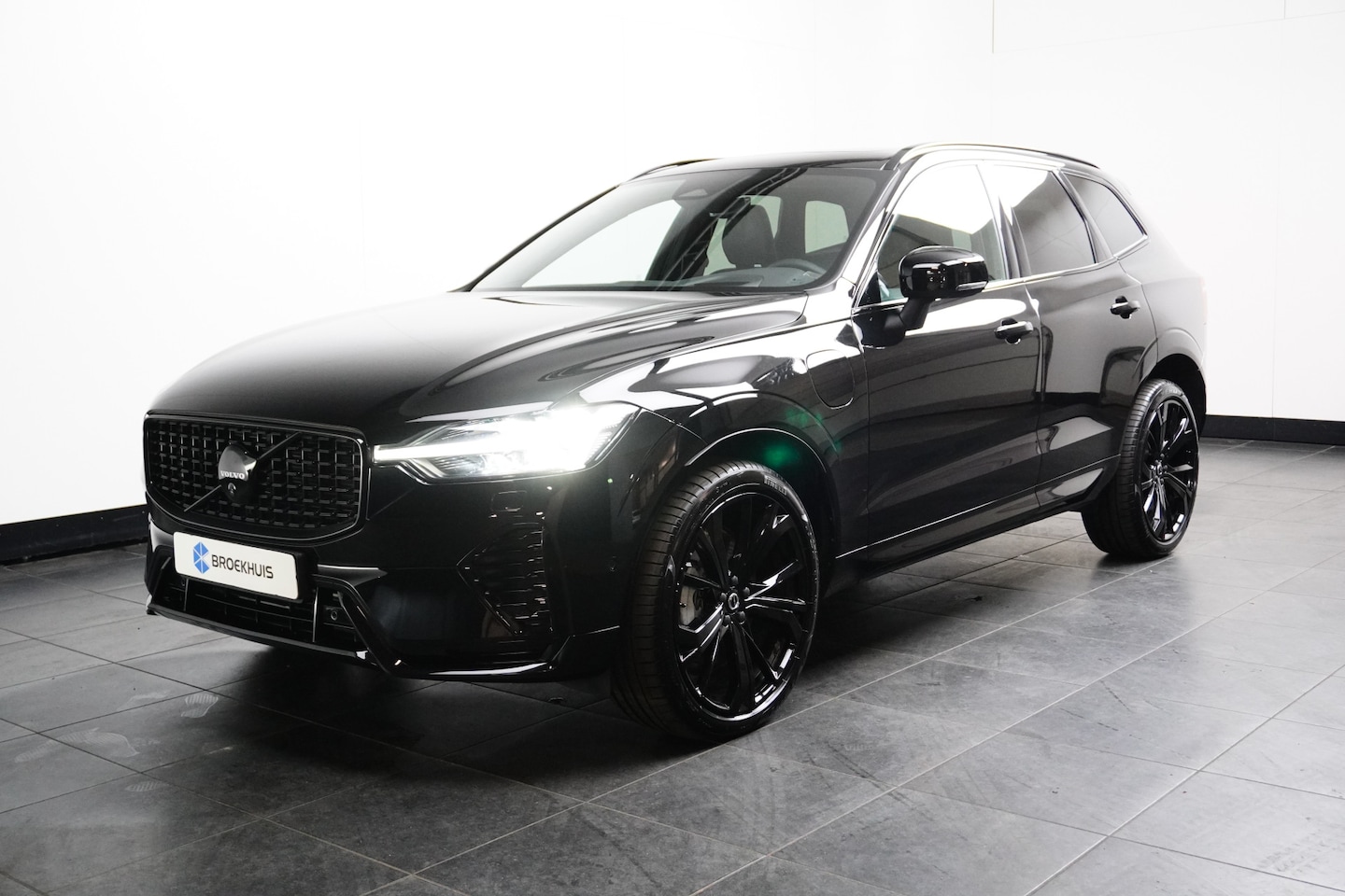 Volvo XC60 - 2.0 T6 Plug-in hybrid AWD Plus Black Edition | VERWACHT - AutoWereld.nl