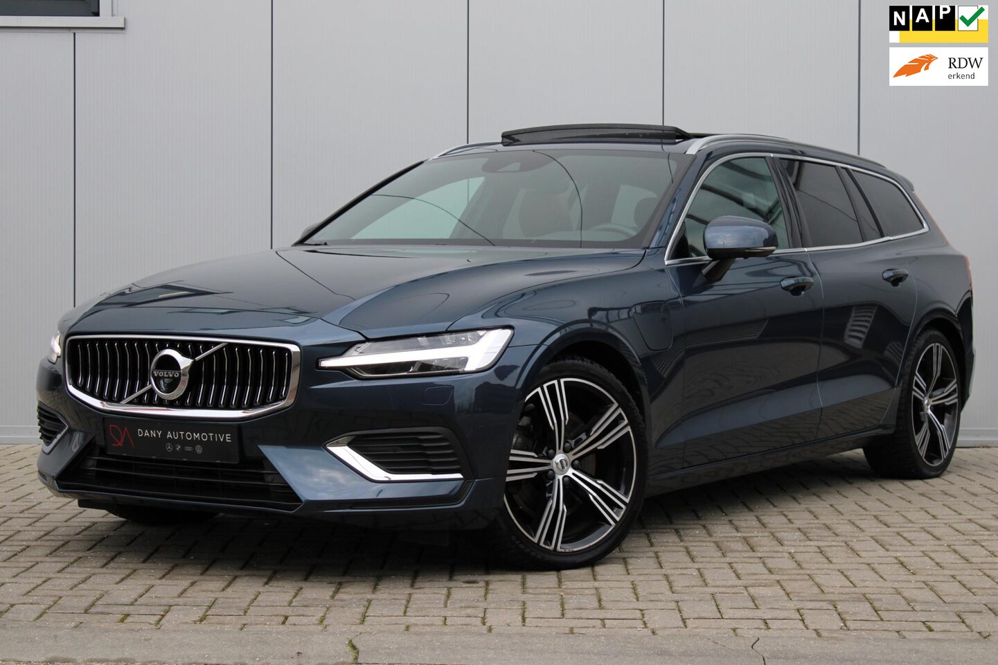 Volvo V60 - 2.0 T6 Recharge AWD Inscription PANO I O&S I ADAP. CRUISE I BLIS I HARMAN KARDON I 360 CAM - AutoWereld.nl