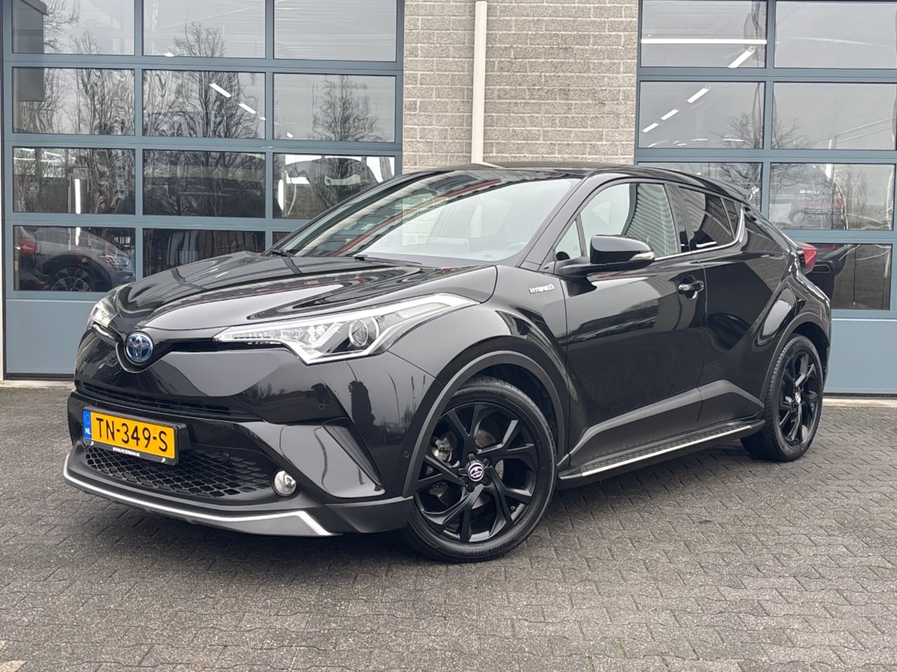 Toyota C-HR - 1.8 Hybrid Adventure | PARKEERCAMERA | LEDER | - AutoWereld.nl