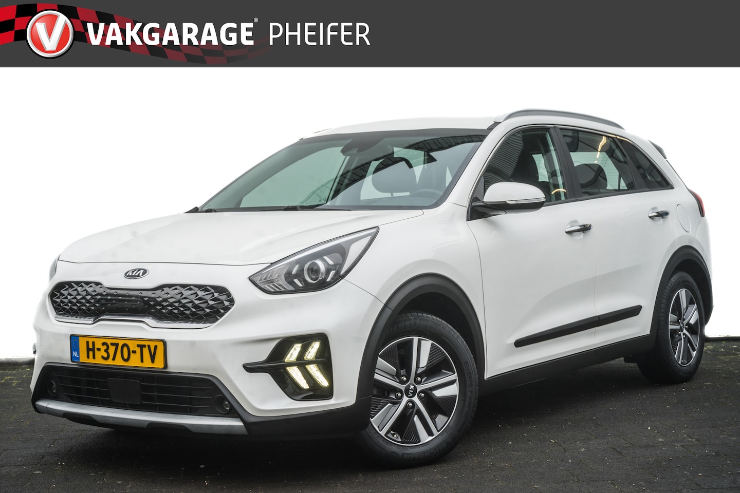 Kia Niro - 1.6 GDi 141pk Aut. Hybrid DynamicLine Trekhaak/ Navigatie/ Camera/ Carplay/ Half leer - AutoWereld.nl