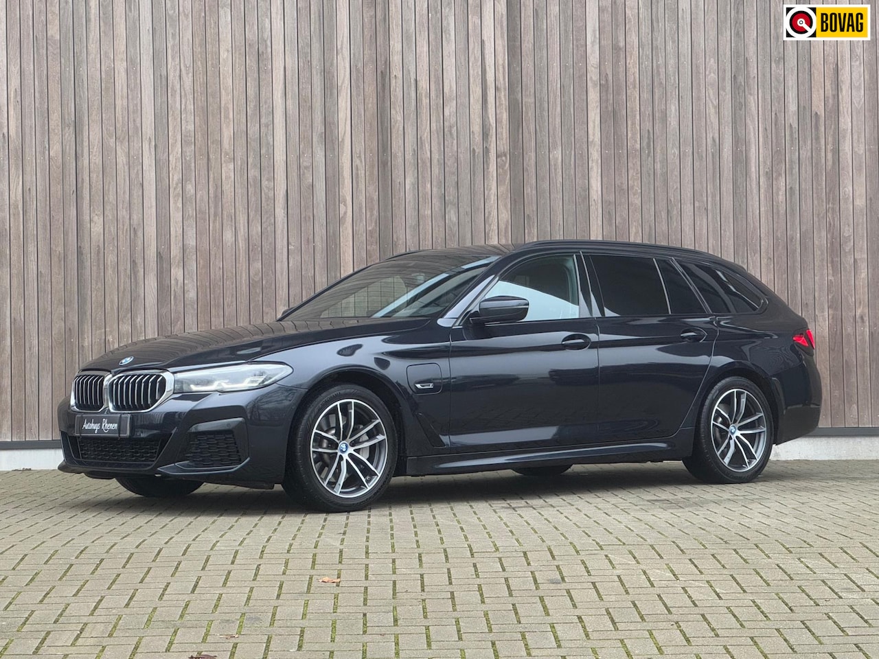 BMW 5-serie Touring - 530e xDrive Business Edition / Trekhaak - AutoWereld.nl