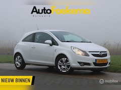 Opel Corsa - 1.2-16V Cosmo AUTOMAAT TREKHAAK AIRCO LMV