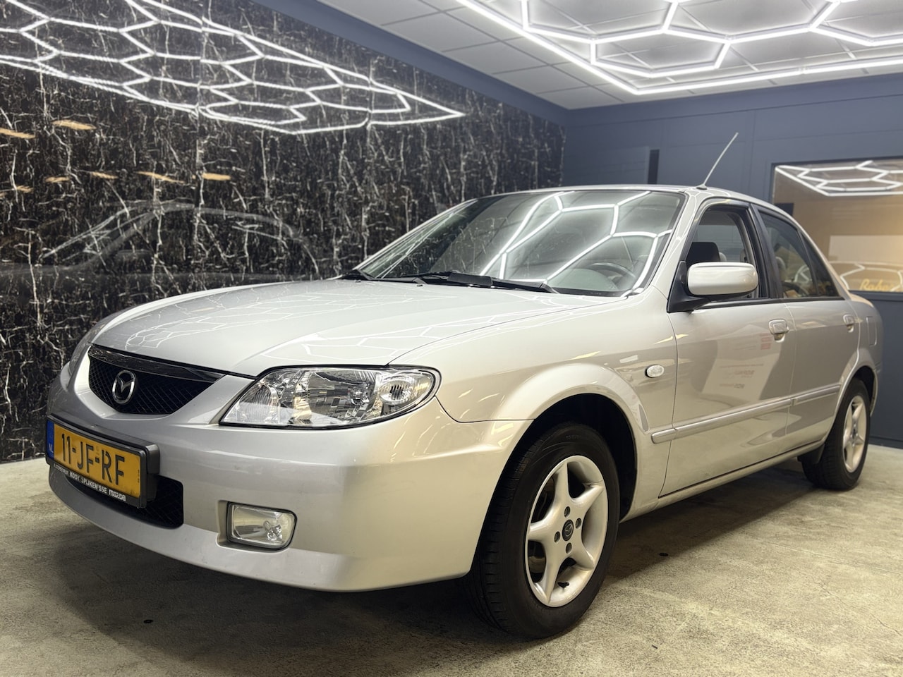 Mazda 323 - 1.6i "Navigator" 1.6i "Navigator" - AutoWereld.nl