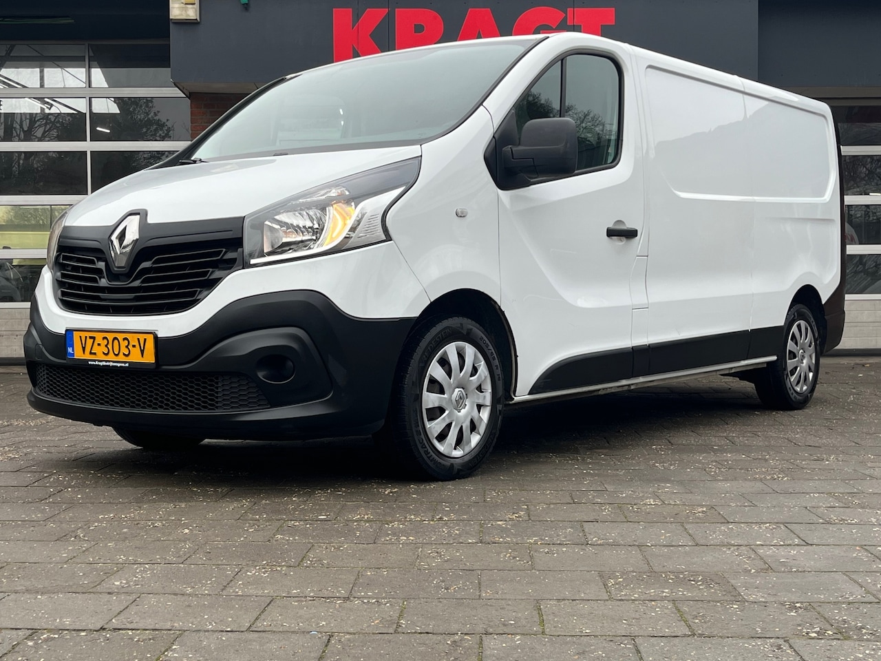 Renault Trafic - 1.6 dCi T29 L2H1 Comfort|airconditioning|cruise control|drie zitplaatsen|trekhaak|navigati - AutoWereld.nl