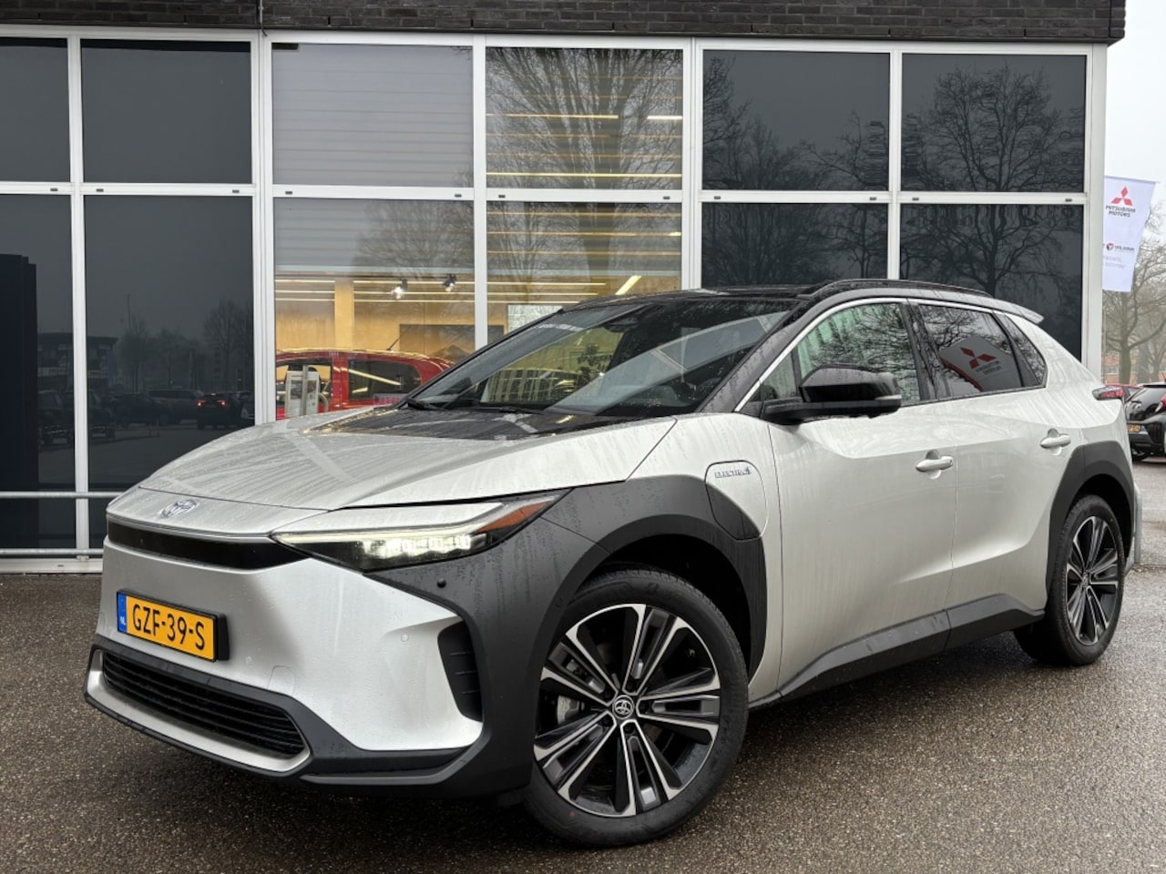 Toyota bZ4X - 2WD 71,4kWh Premium Bi-Tone + Panoramisch dak | JBL | 20" - AutoWereld.nl