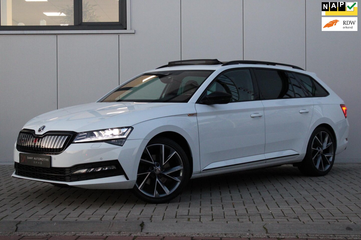 Skoda Superb Combi - 1.4 TSI iV Sportline PANO I CARPLAY I VIRTUAL I KEYLESS I MEMORY I SFEER VERL. I ADAPTIEVE - AutoWereld.nl