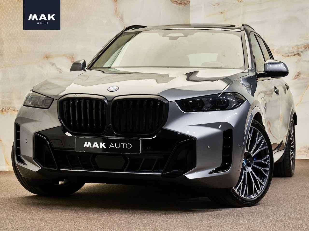 BMW X5 - xDrive50e M Sport Pro, B&W, Sky Lounge pano, alcantara, massage, CraftedClarity, Merino, m - AutoWereld.nl