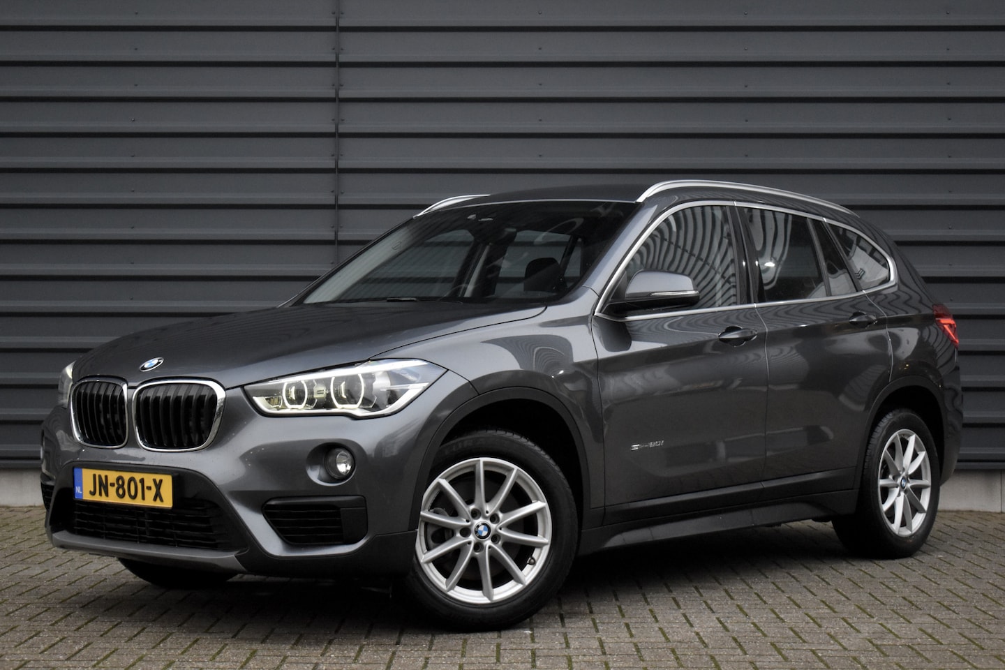 BMW X1 - sDrive20i Executive | Trekhaak afneembaar | LED Koplampen | Navigatie | Bluetooth | 1e Eig - AutoWereld.nl