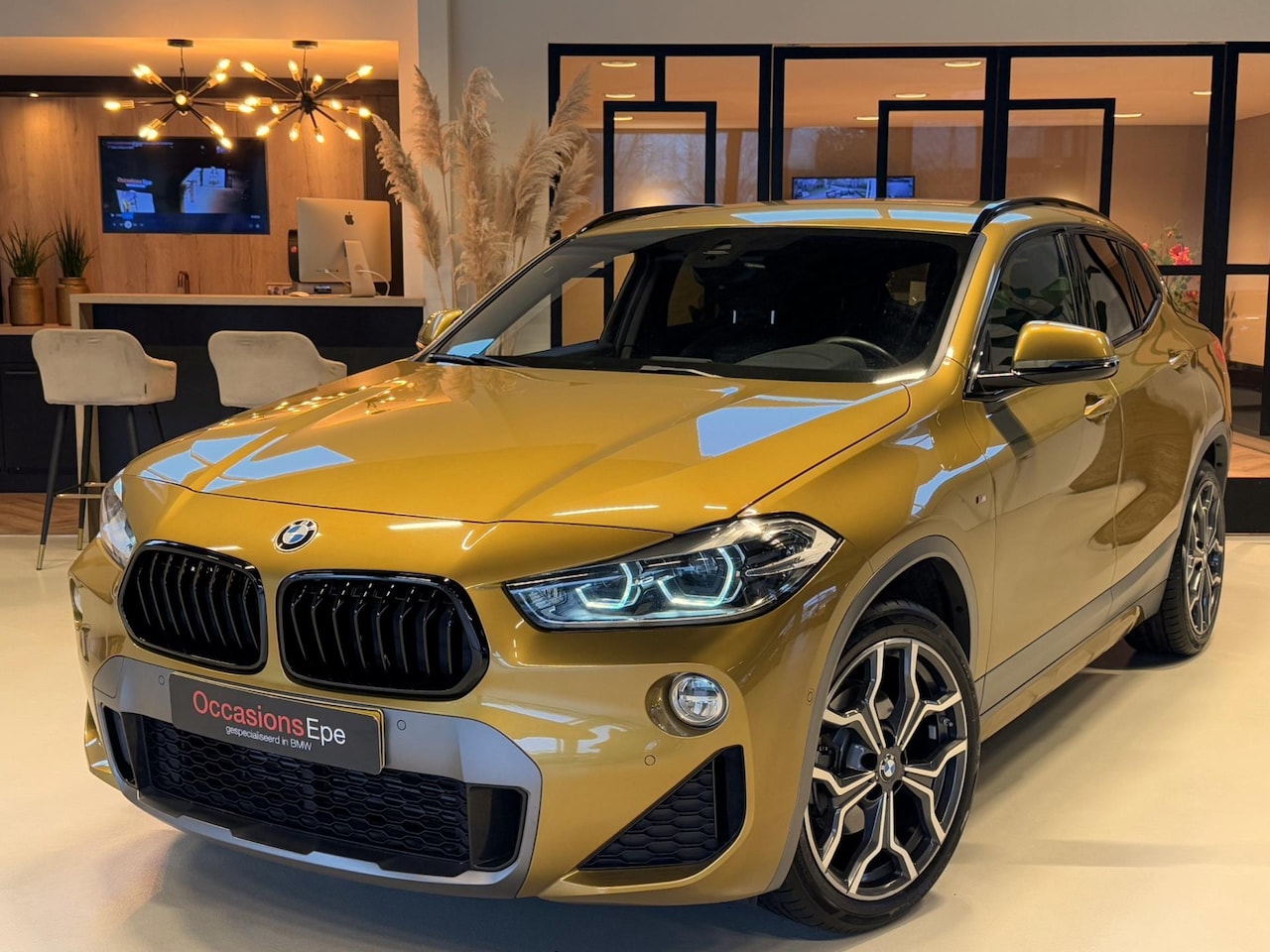 BMW X2 - Sdrive 18i M-Sport X Shadowline Galvanic Gold Metallic - AutoWereld.nl